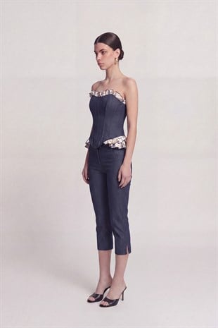 Venus Capri Pants in Navy Blue, Look Like Jeans