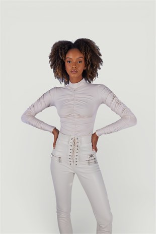 Drape Detaylı Yarım Balıkçı Draped Bluz Ekru