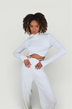 Balıkçı Yaka Crop Model Parmak Geçirmeli Feels Kazak Ekru