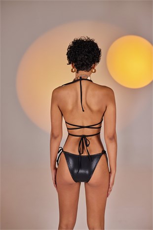 Özel Yapım Parlak Kumaşlı H Aksesuarlı Üçgen Ivory Bikini Üstü Siyah