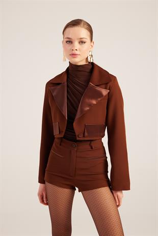 Yakası Saten Detaylı Camila Crop Blazer Ceket Kahve