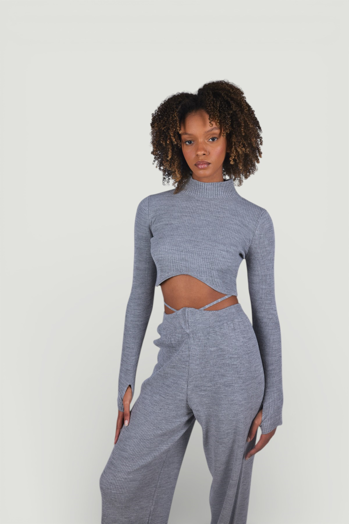 Balıkçı Yaka Crop Model Parmak Geçirmeli Feels Kazak Gri