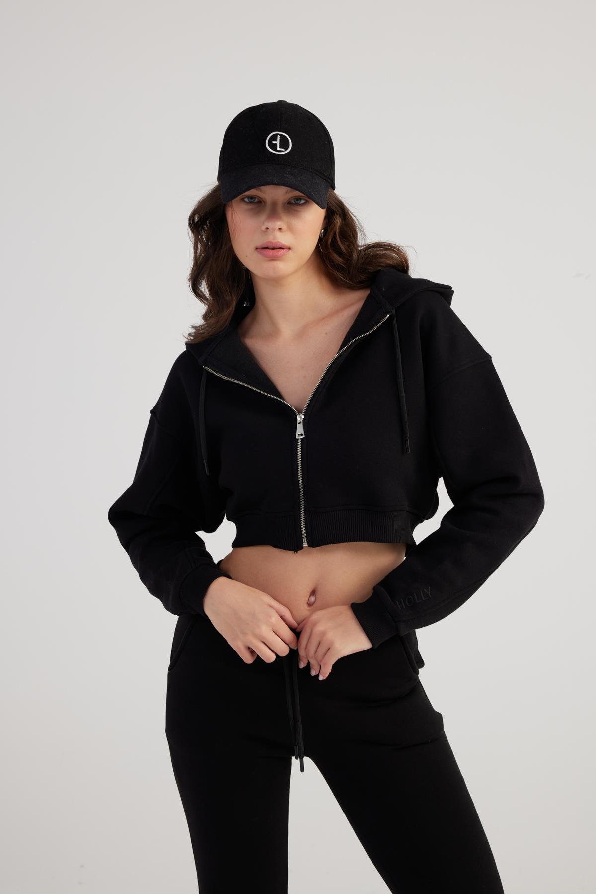 Kadın Siyah Kapüşonlu Uzun Kol Fermuarlı Crop Mixed Sweat