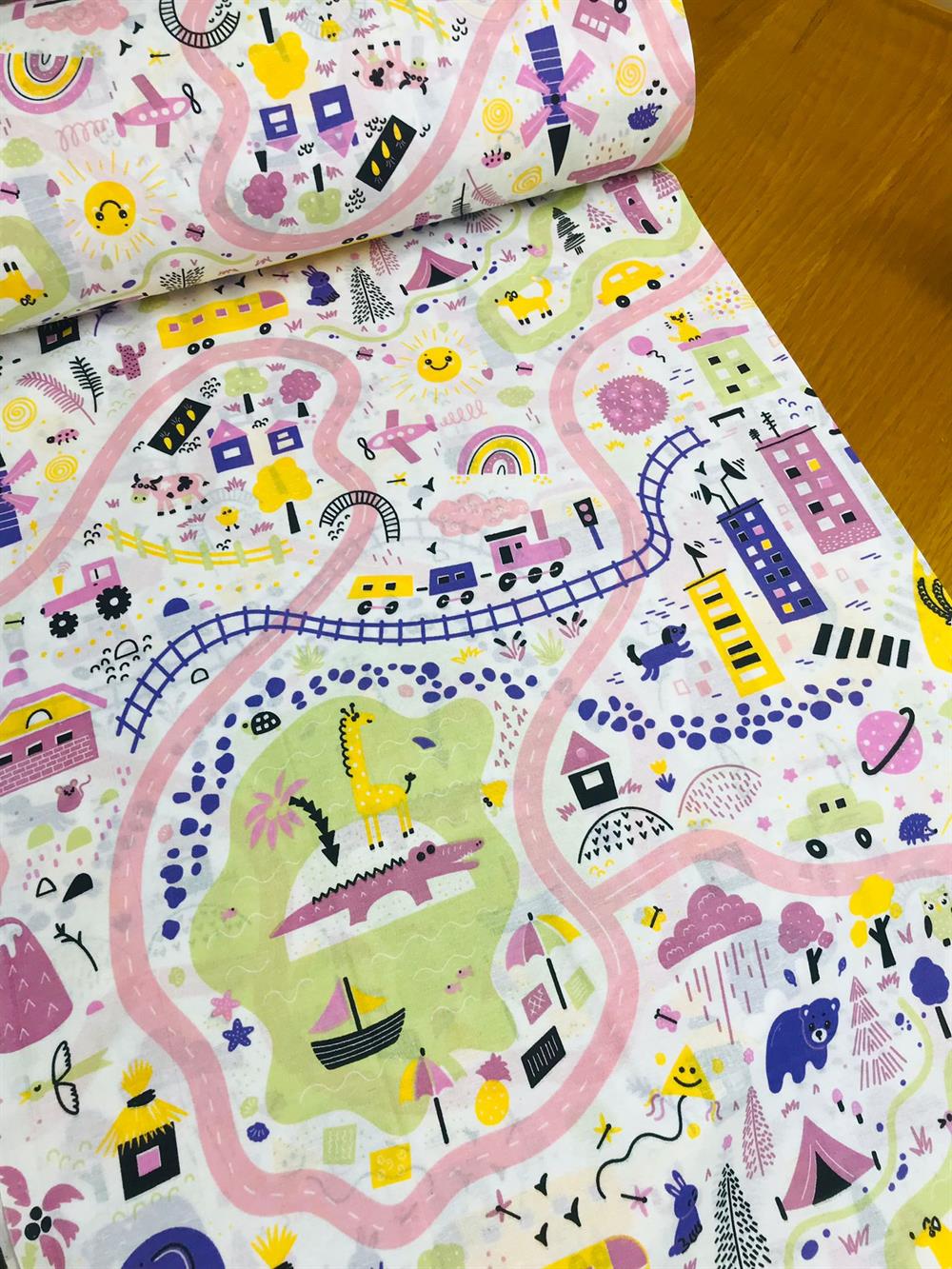 Bebek Özel %100 Pamuk Poplin Kumaş Pembe Kasaba Desenli 240 cm Eninde 