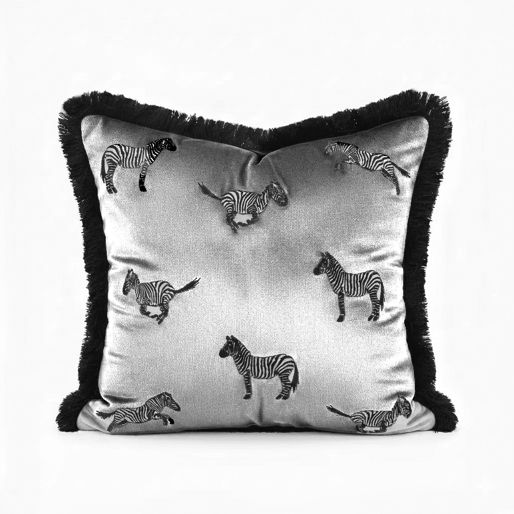 Dekoratif Zebra Desenli Gri Kadife Kırlent Kılıfı 45 x 45 cm