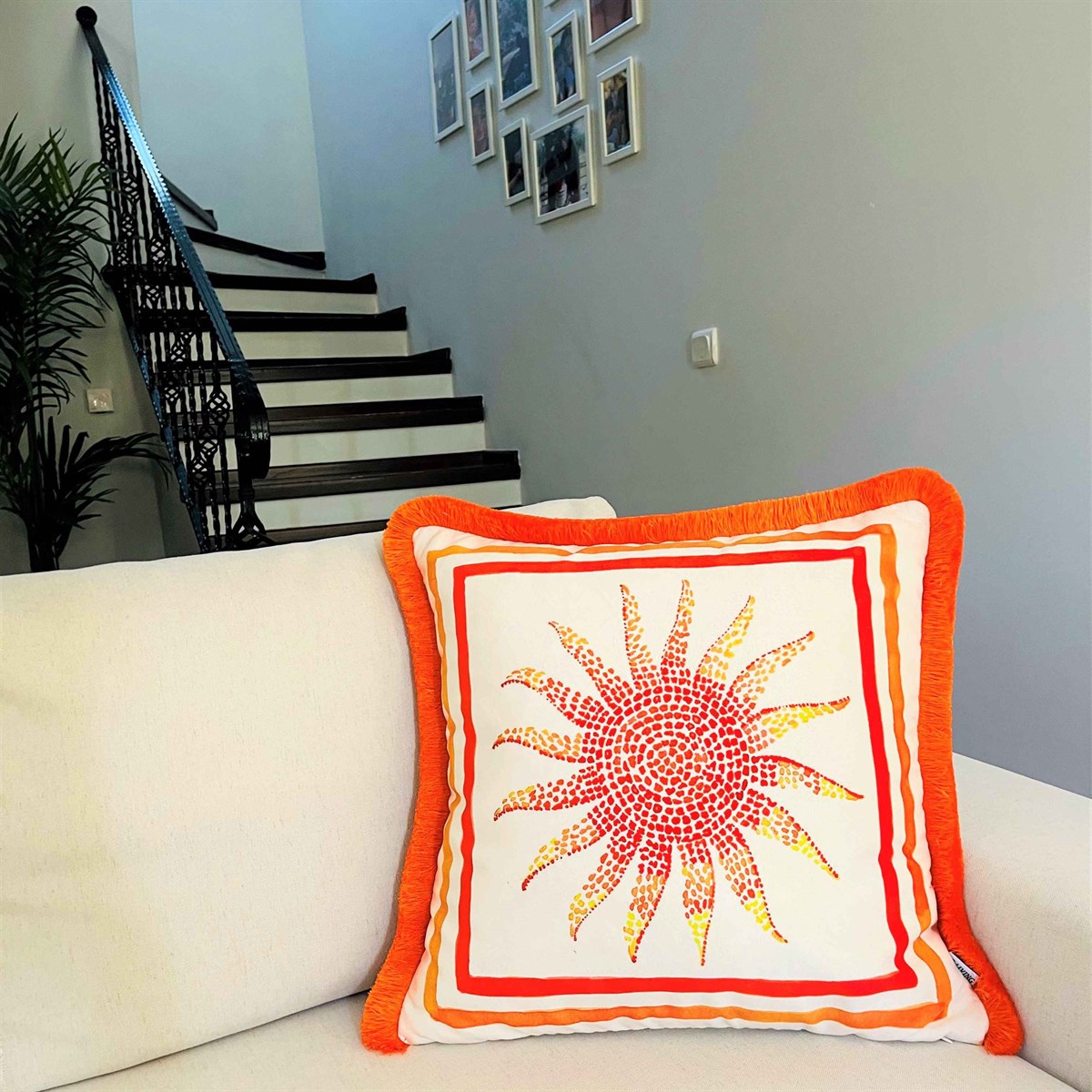 Dekoratif Güneş Desenli Kırlent - Krem Kadife Yastık Kılıfı