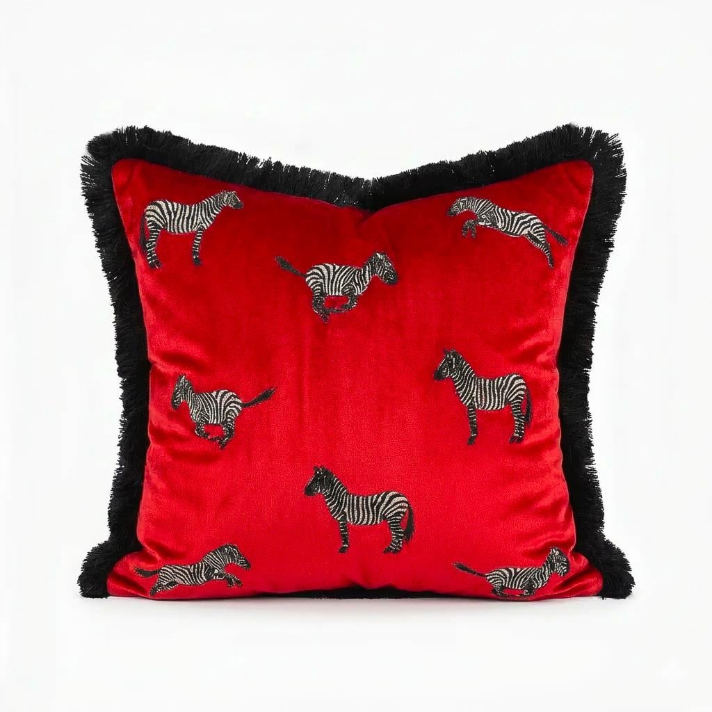 Dekoratif Zebra Desenli Kırmızı Kadife Kırlent Kılıfı 45 x 45 cm