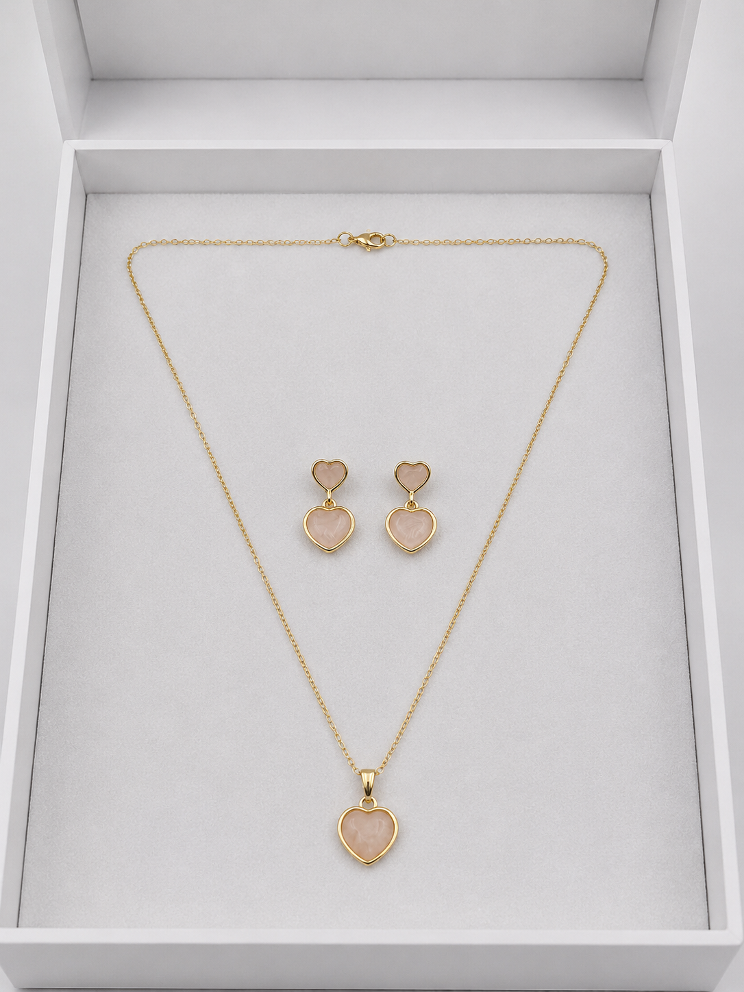Pembe Sedefli Mineli Kalp Detaylı Gold Renk 2'li Zincir Kolye Küpe Seti