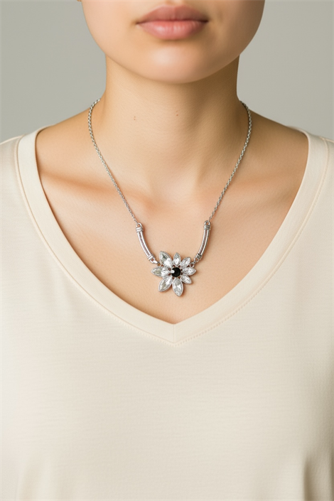 ÖZEL TASARIMLI ÇİÇEK DESENLİ SİYAH VE BEYAZ TAŞLI ZİNCİR KOLYE