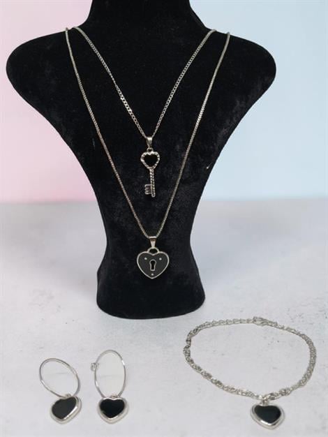 Siyah Anahtar Kalp Gurmet Zincir Bileklik Küpe Seti