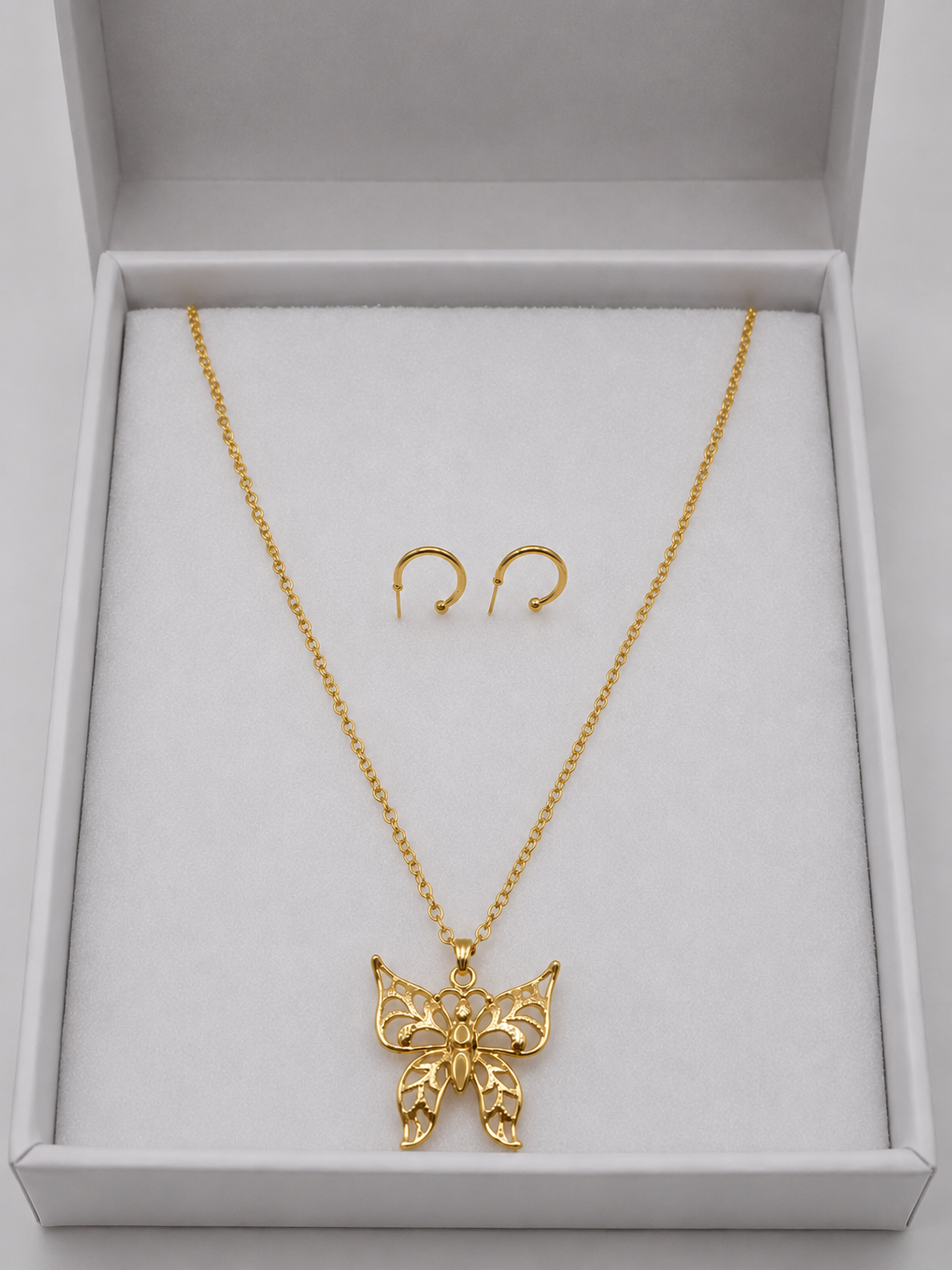 Büyük Kelebek Detaylı Gold Renk 2'li Zincir Kolye Küpe Seti