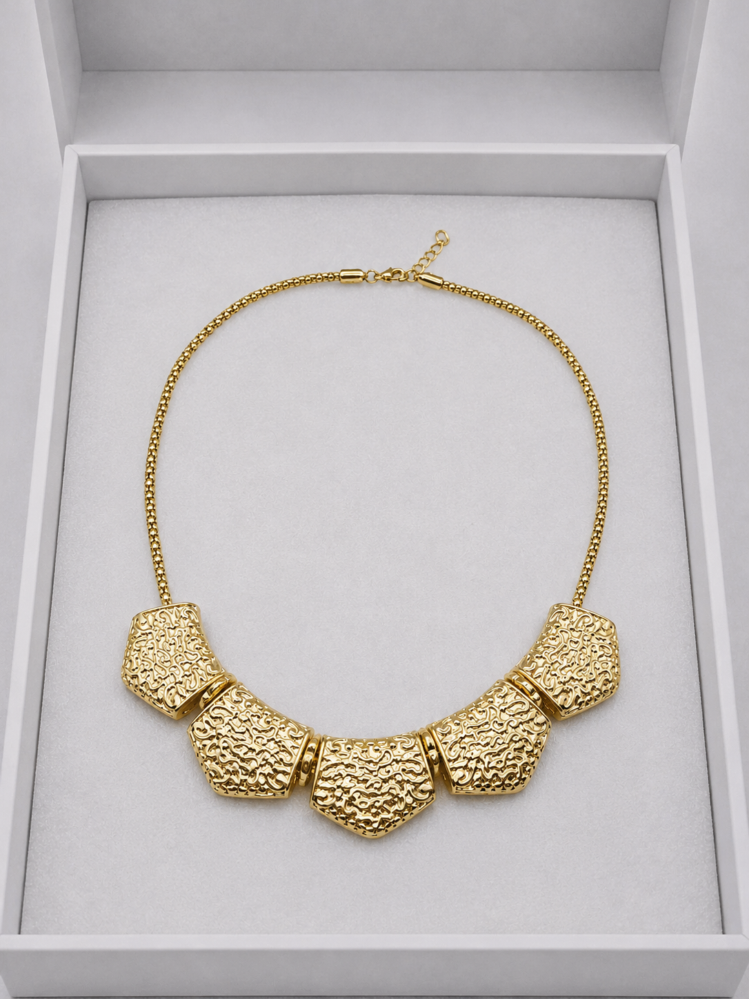 Gold Renk 5 Parçalı Kabartma Desenli Kolye