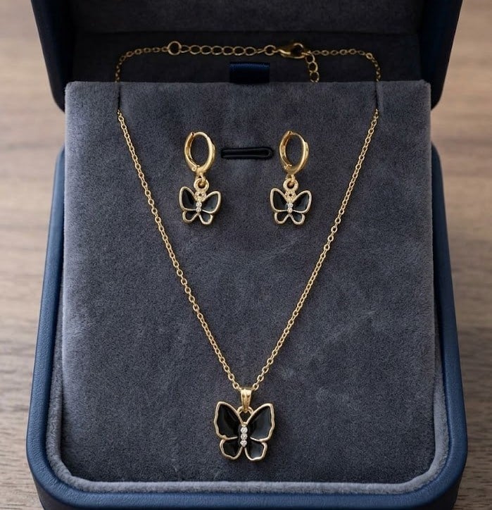 Gold Renk Siyah Kelebek Detaylı Kolye Küpe Seti