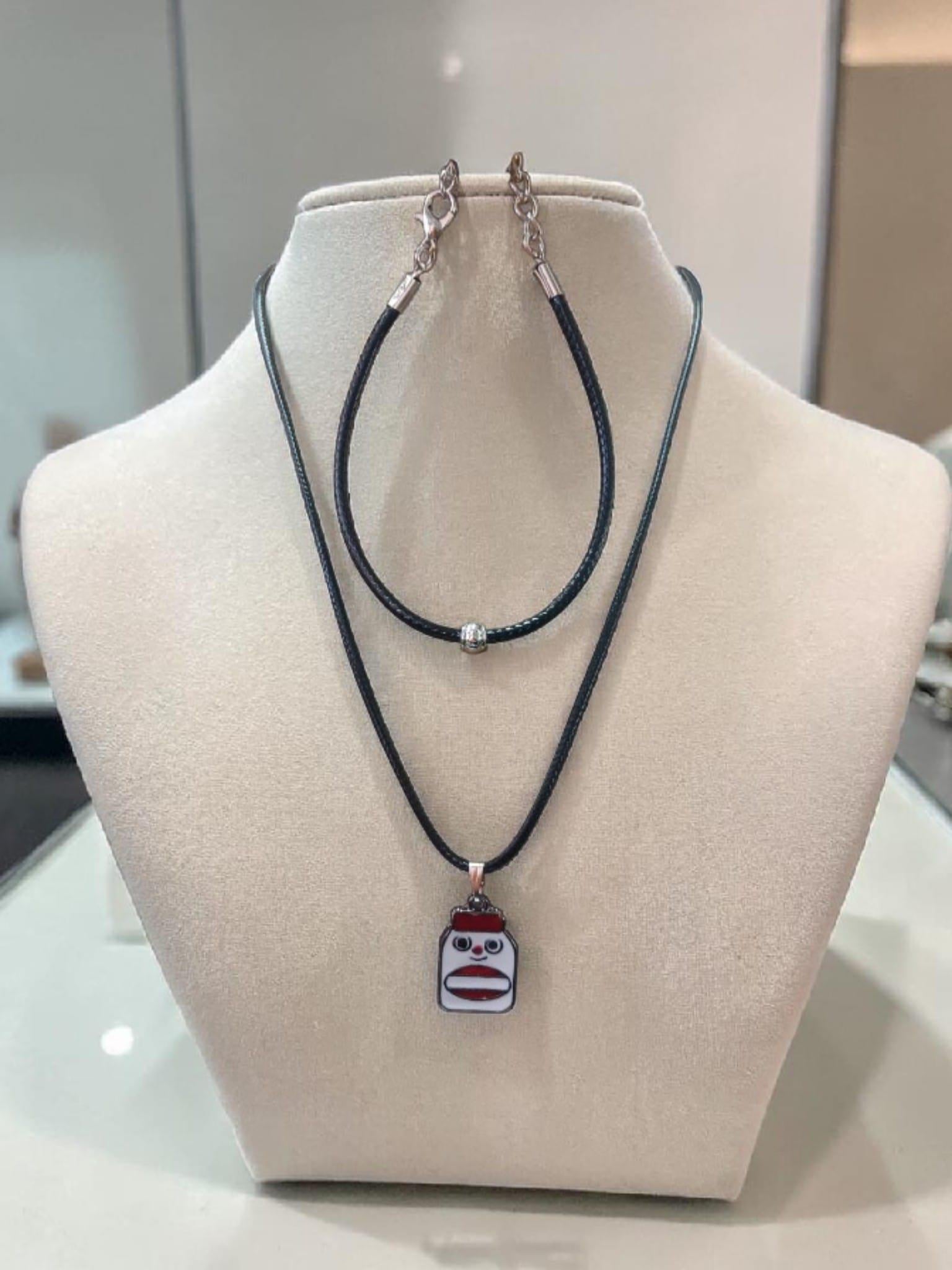 Gülen Süt Şişesi Figürlü Siyah İpli Kolye ve Bileklik İkili Set