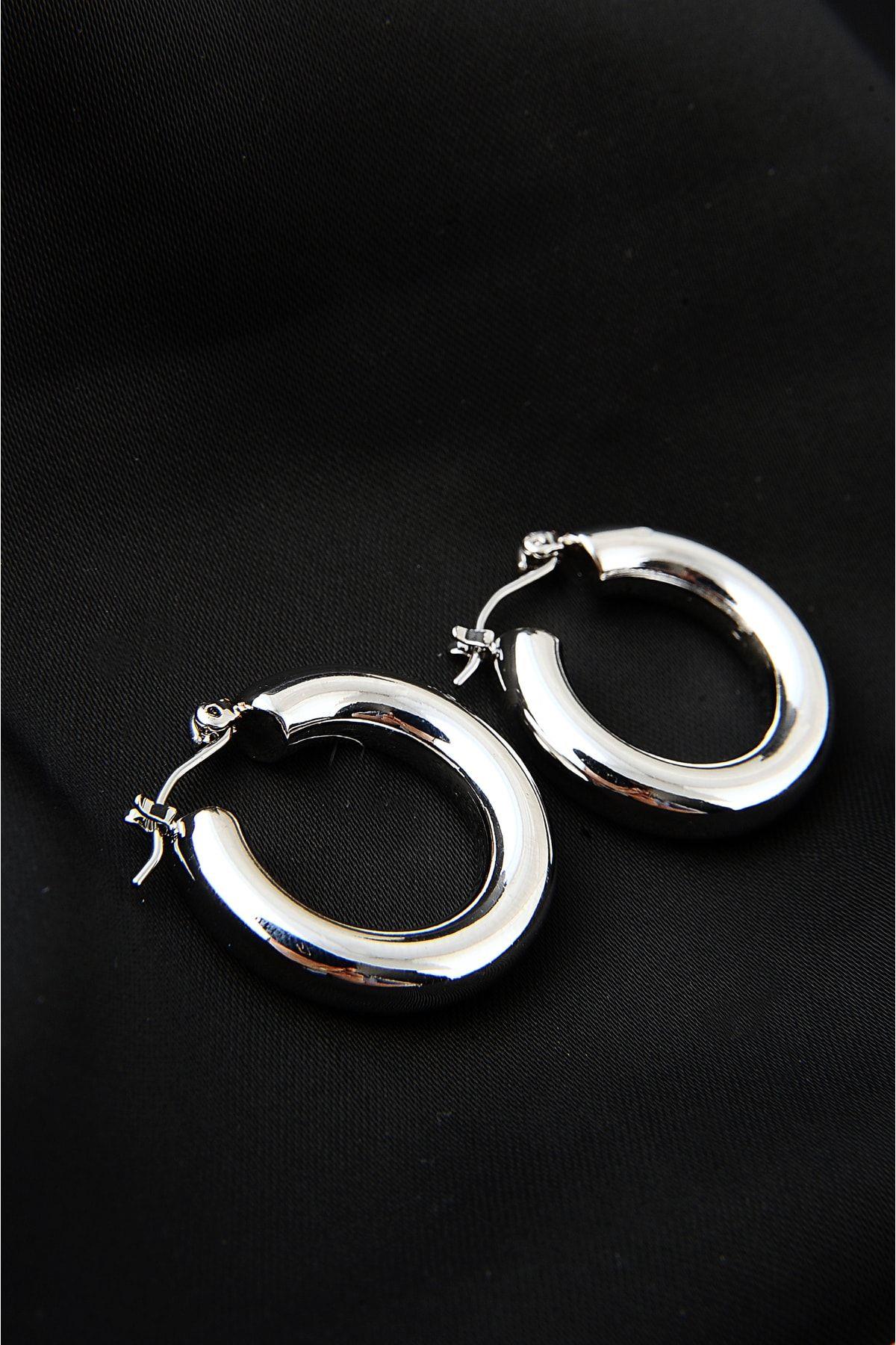 Gümüş Kaplamalı Çelik Halka Tasarımlı Halka Küpe