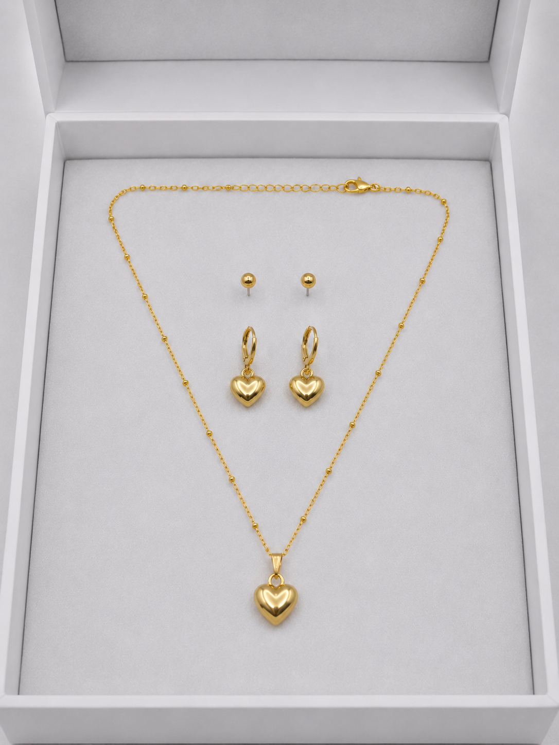 Kalp Detaylı 3'lü Gold Renk Kolye Top Küpe Seti