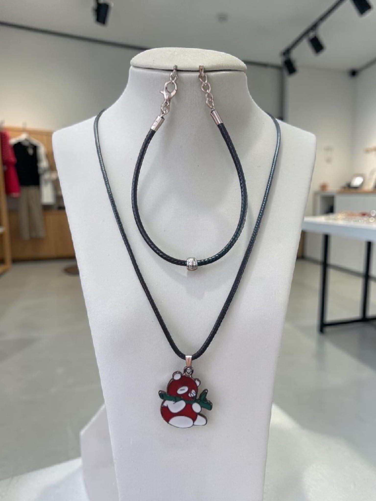 Kırmızı Panda Figürlü Siyah İpli Kolye ve Bileklik İkili Set