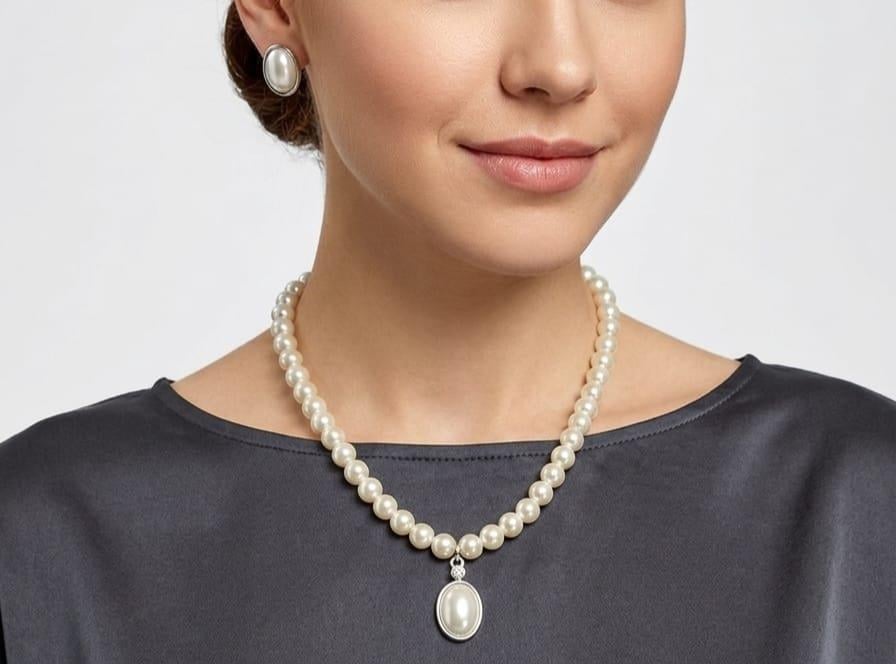 Oval Taş Detaylı Vidalı İnci Kolye ve Küpe Seti