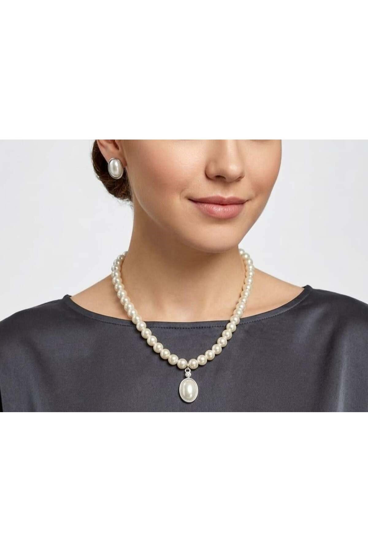 Oval Taş Detaylı Vidalı İnci Kolye ve Küpe Seti