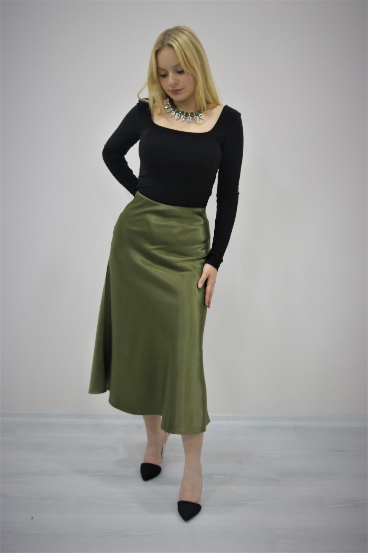 beyaz kare yaka boysuit