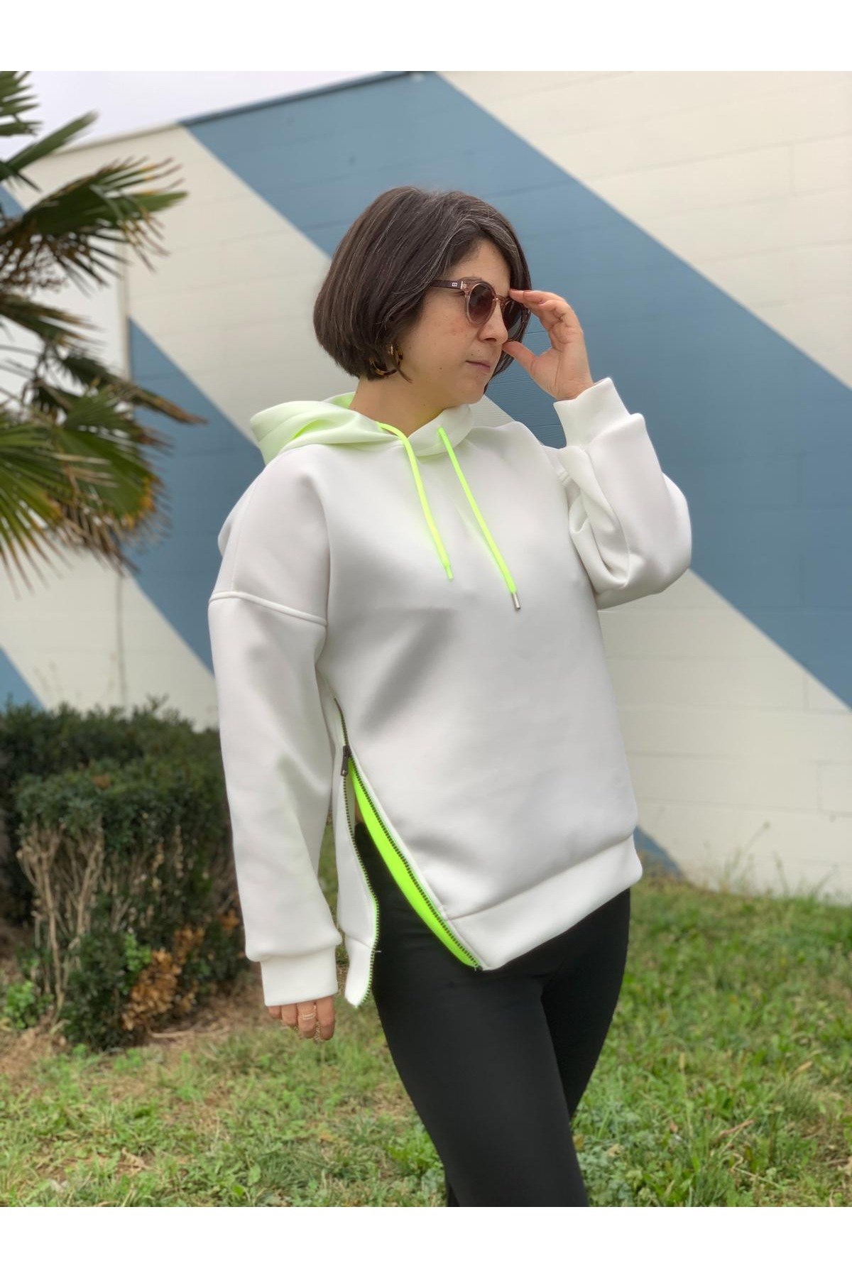 Neon Detaylı, Dalgıç Kumaş Beyaz Sweatshirt