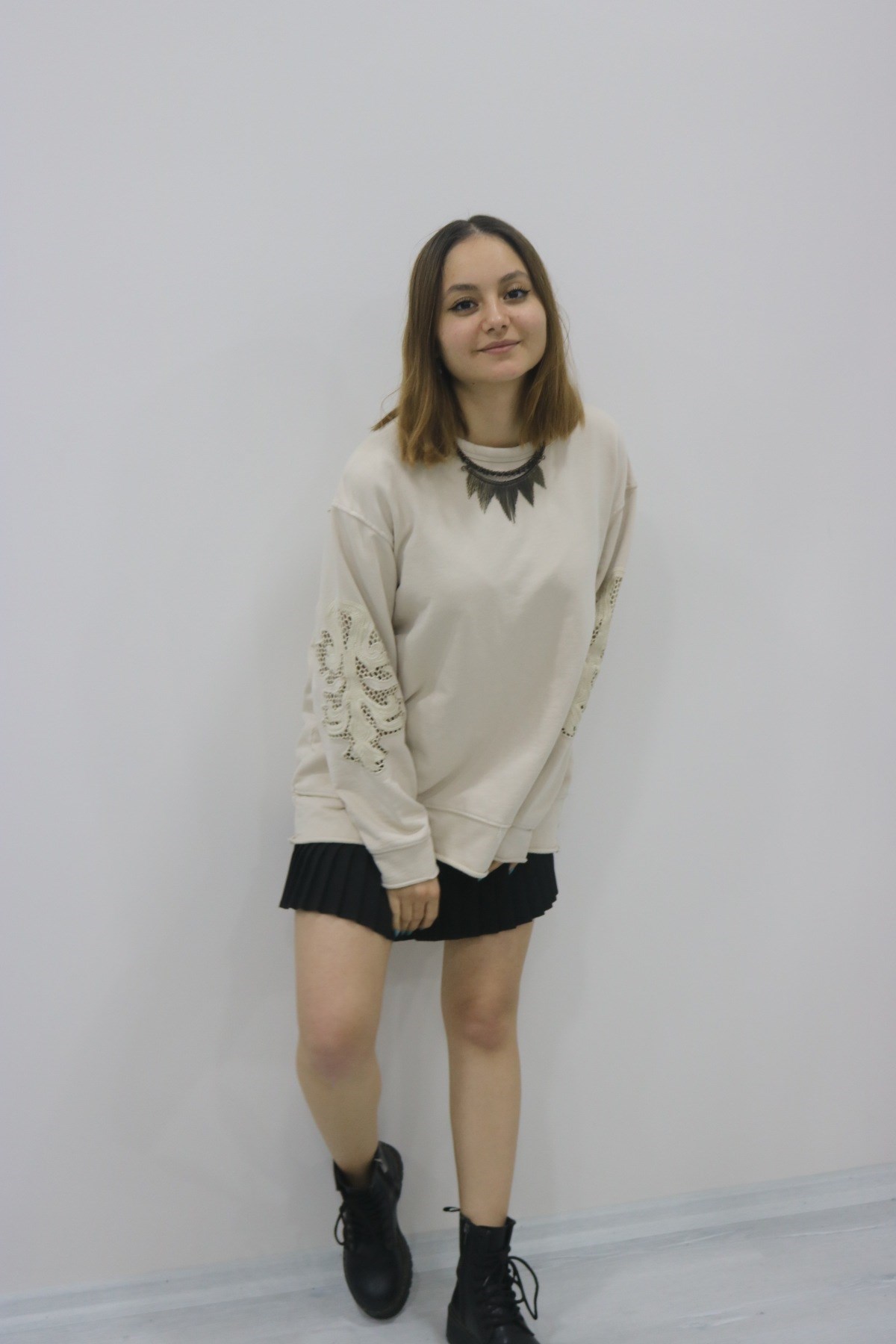 Orijinal marka kolları işlemeli sweatshirt