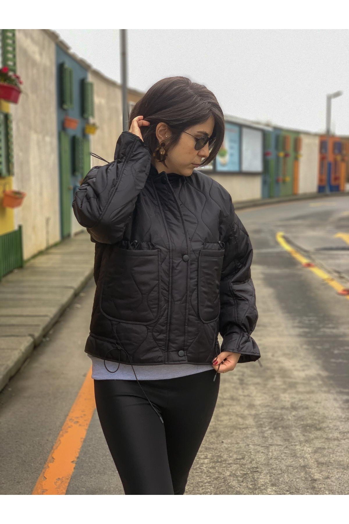 Siyah Kapitone Kolları Büzülebilir Mont