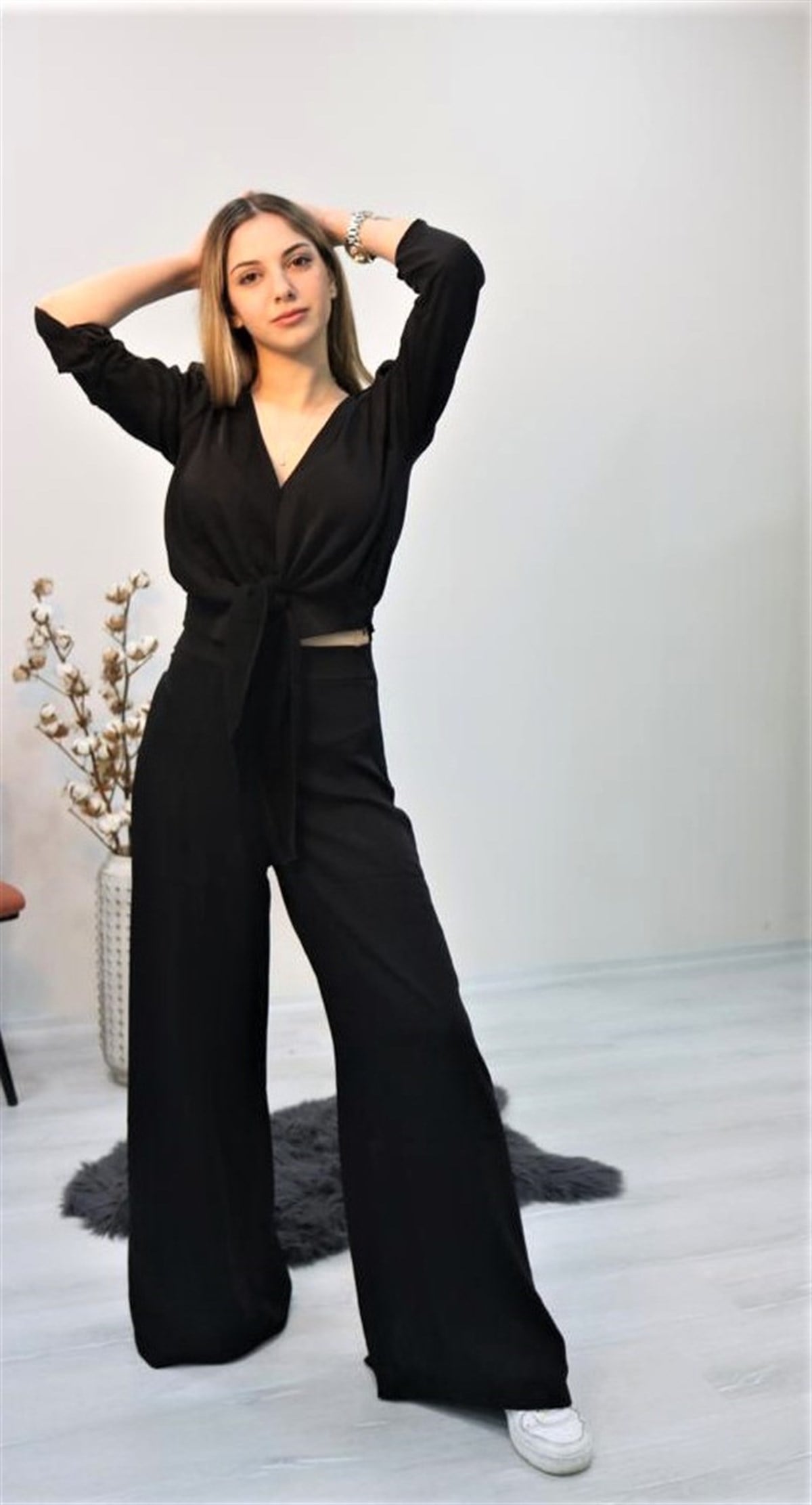 Siyah önü bağlamalı takım