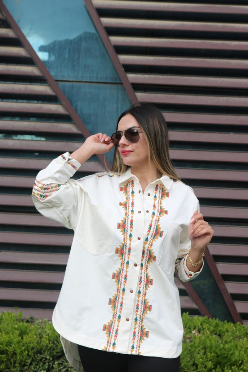 Tasarım işlemeli krem ceket gömlek