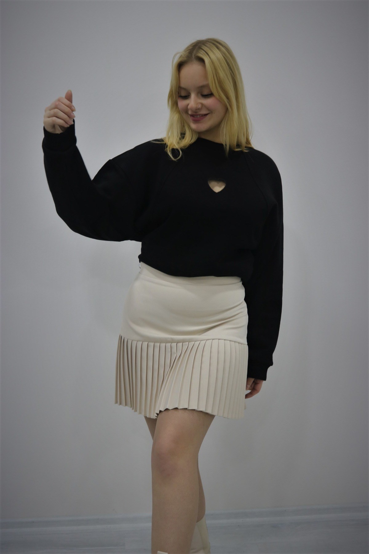 Bej pileli mini etek