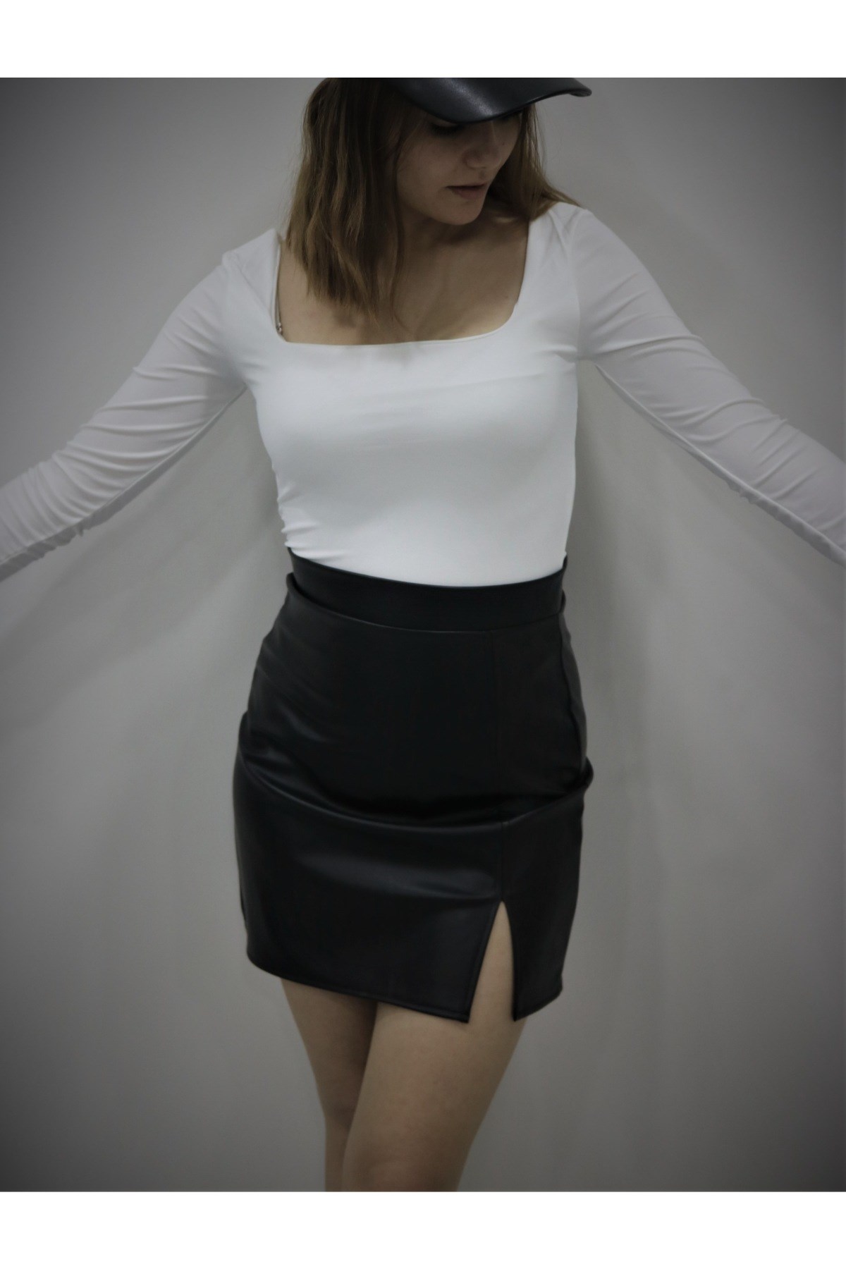 Deri yırtmaçlı etek