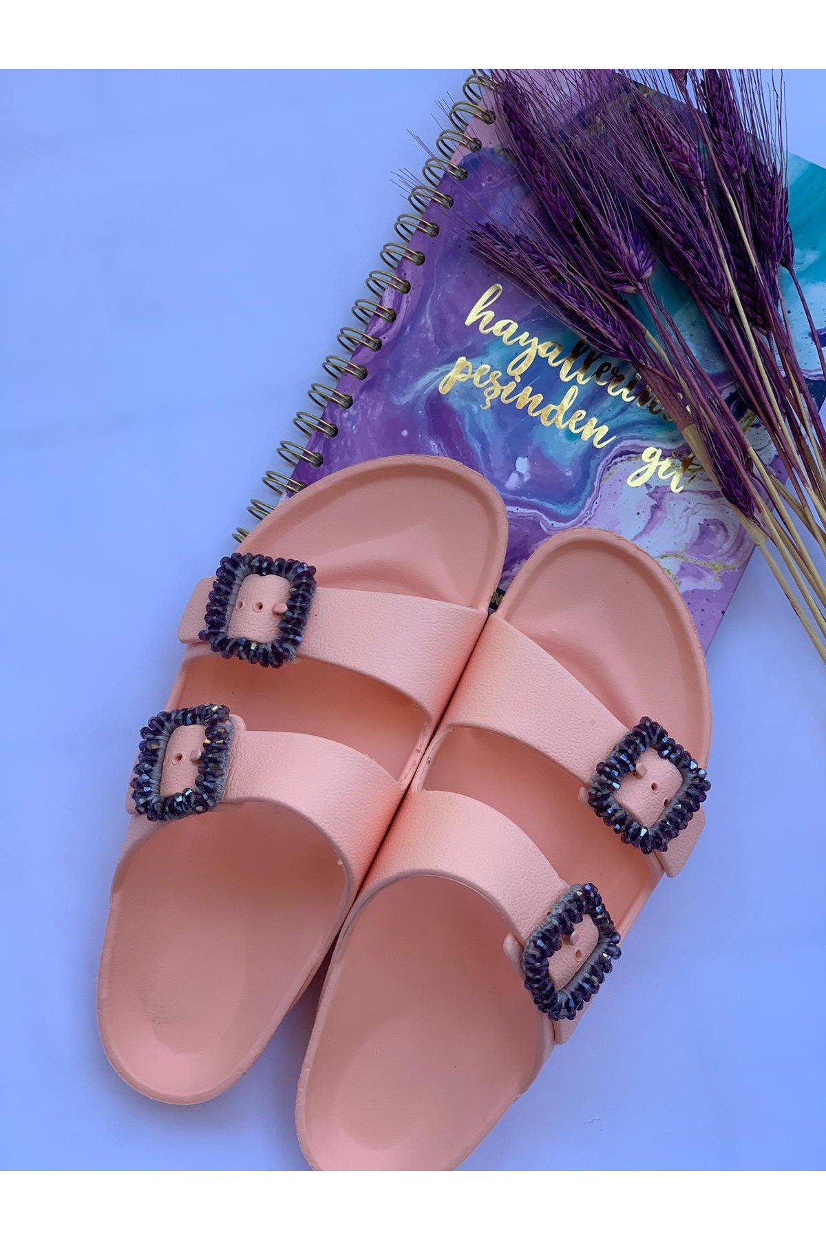 El işlemeli yavru ağzı terlik