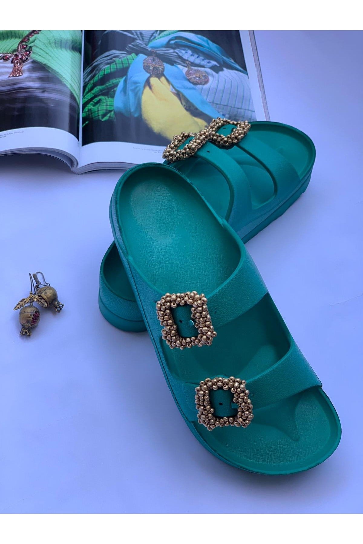 El işlemeli yüksek tabanlı rose taşlı eva terlik