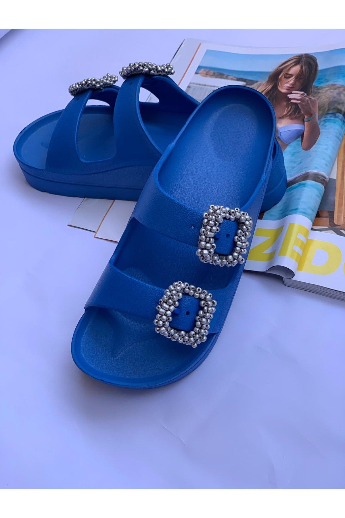 El işlemeli yüksek tabanlı silver taşlı mavi eva terlik