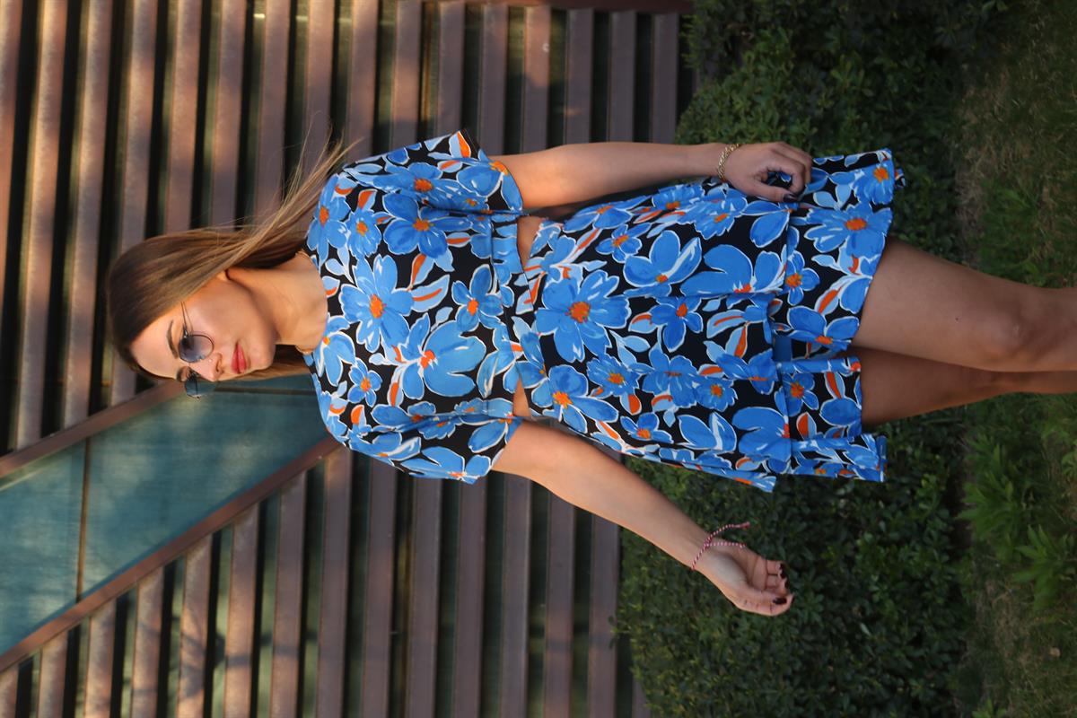 mavi çiçekli bel dekolteli elbise