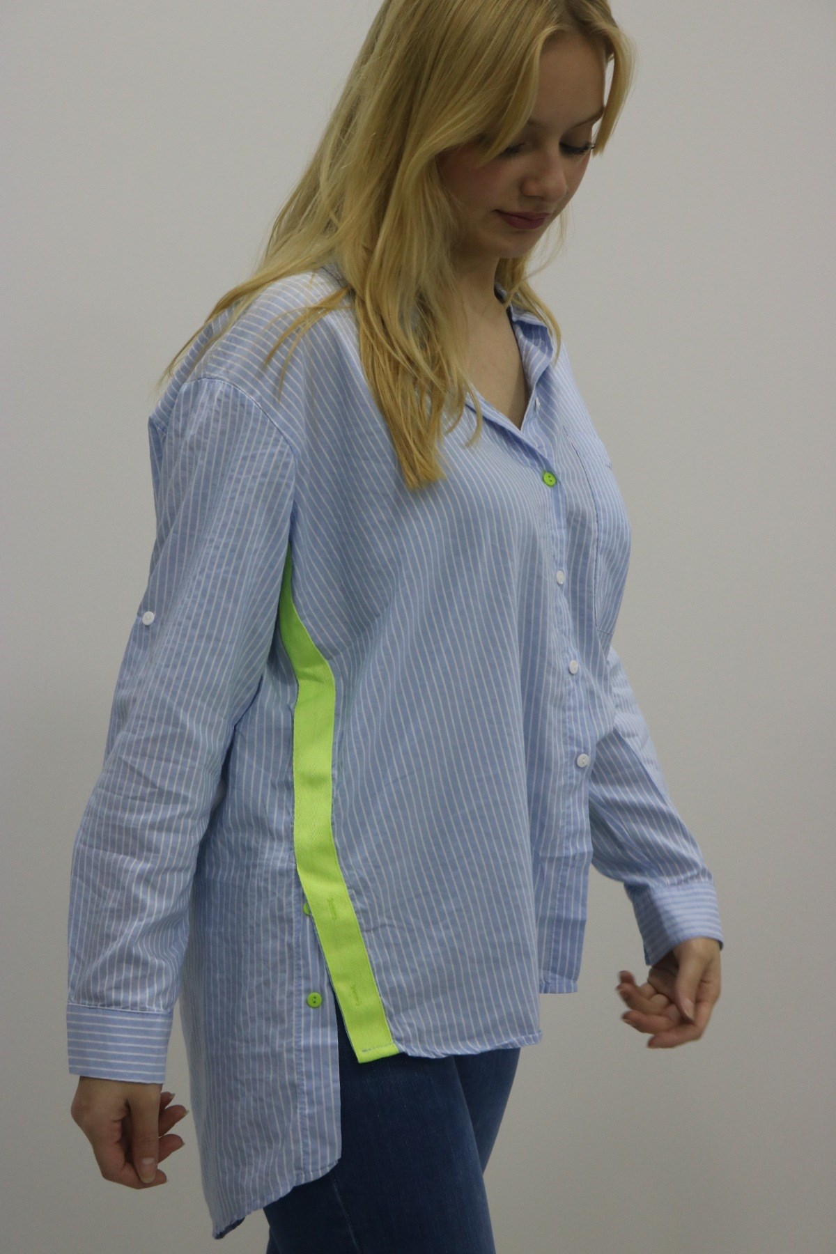 mavi neon detay gömlek