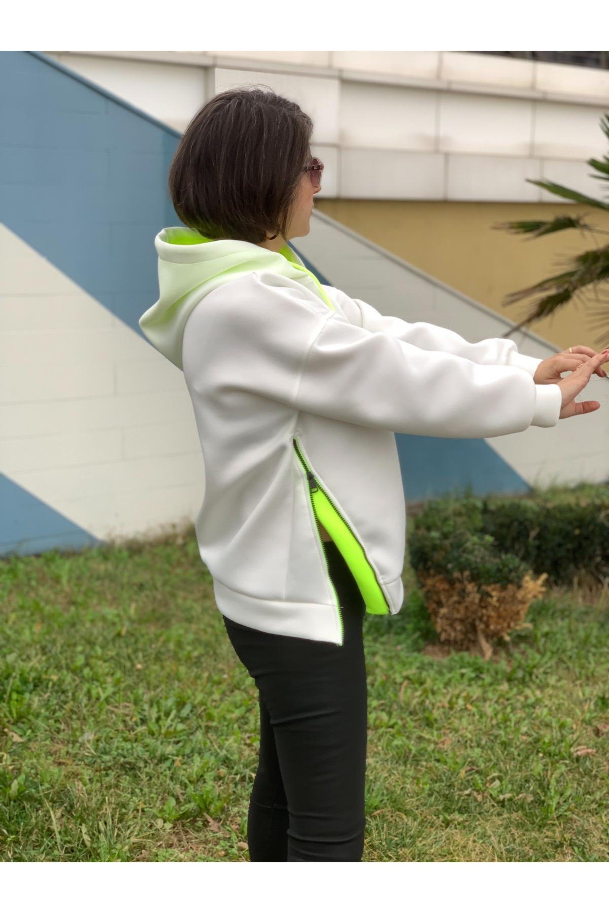 Neon Detaylı, Dalgıç Kumaş Beyaz Sweatshirt