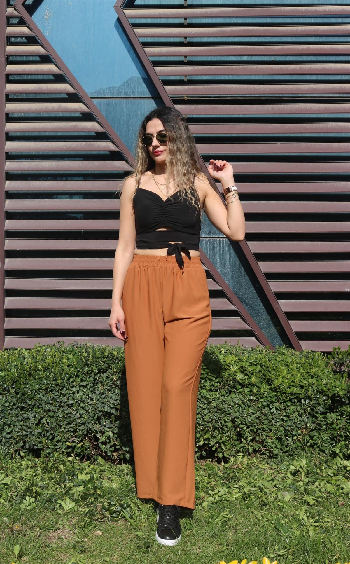 Önü büzgülü uçuk siyah crop