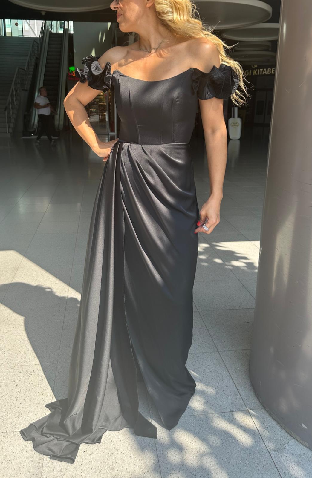 Exp24 Yırtmaçlı Elbise Siyah