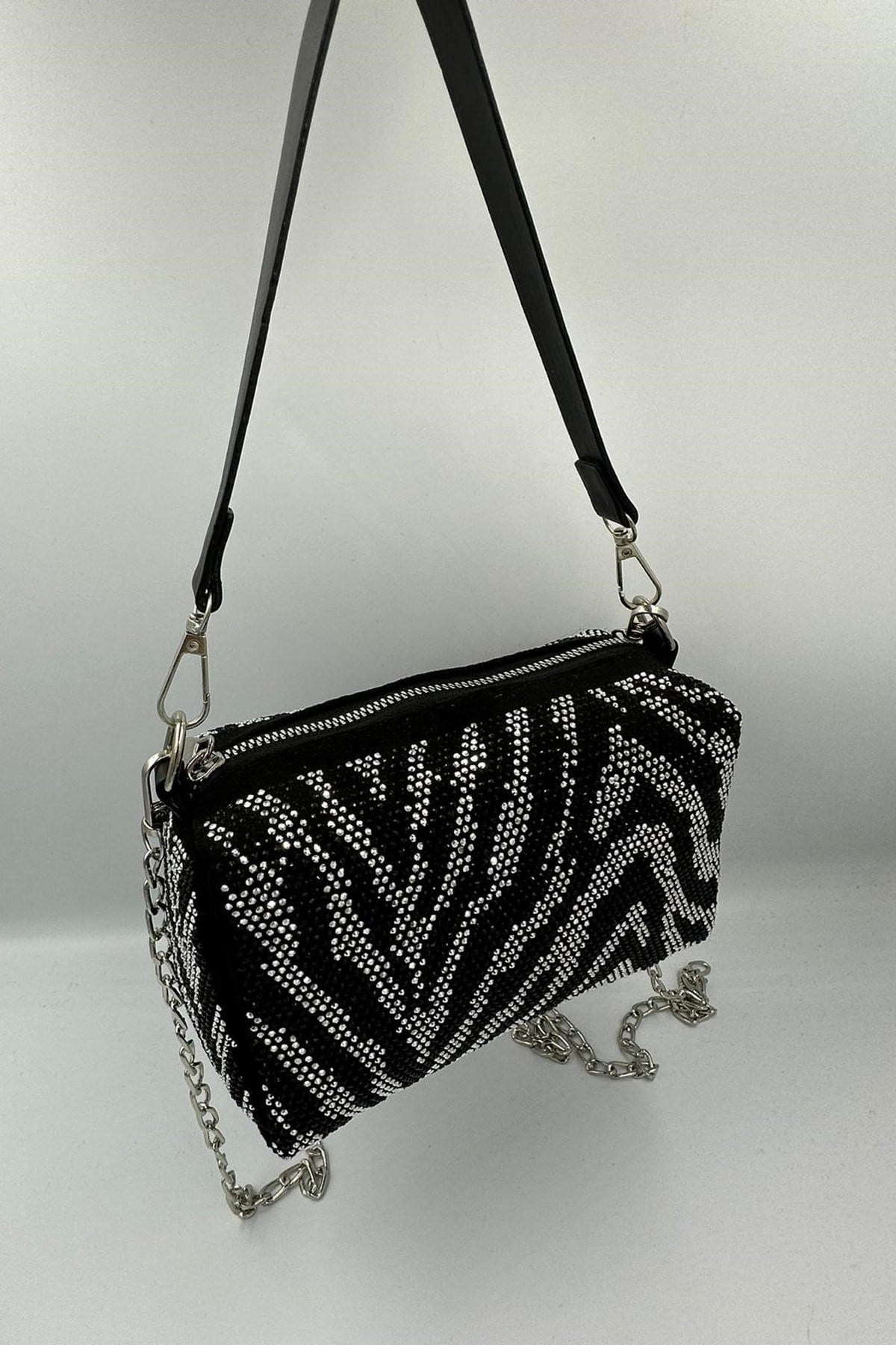 Taş İşlemeli Zincir Askılı Çanta 20*30 cm