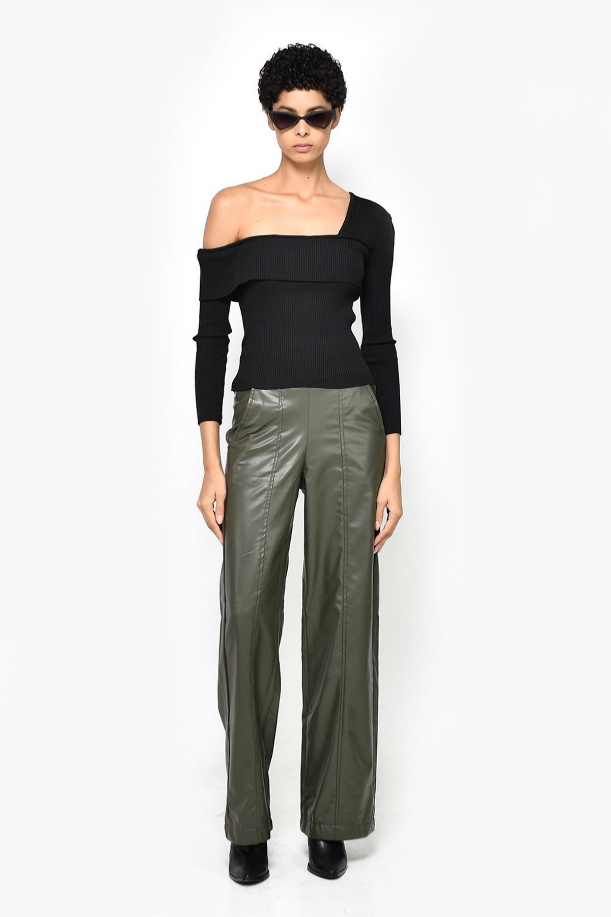 Tek Kolu Açık Kazak Siyah