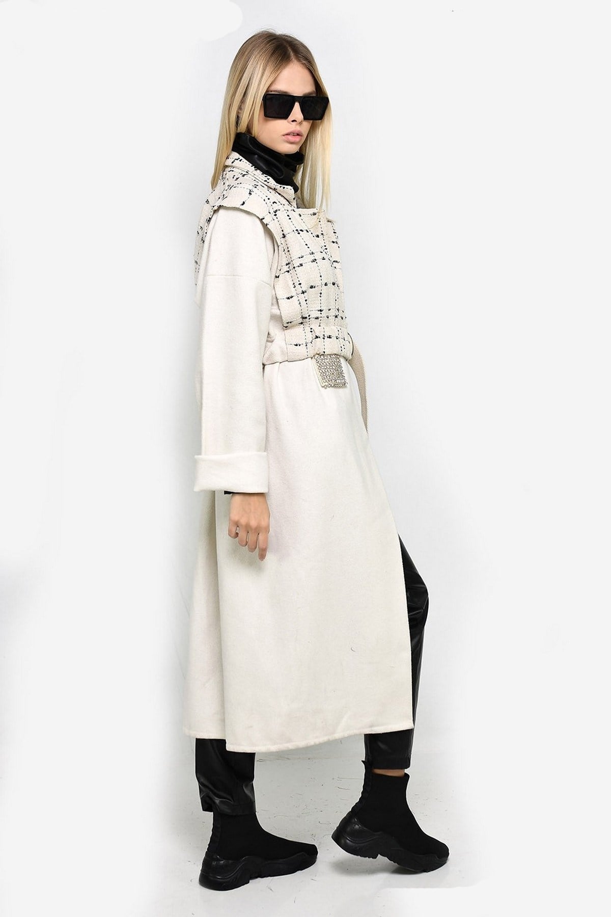 Uzun Taşlı Ekru Ceket