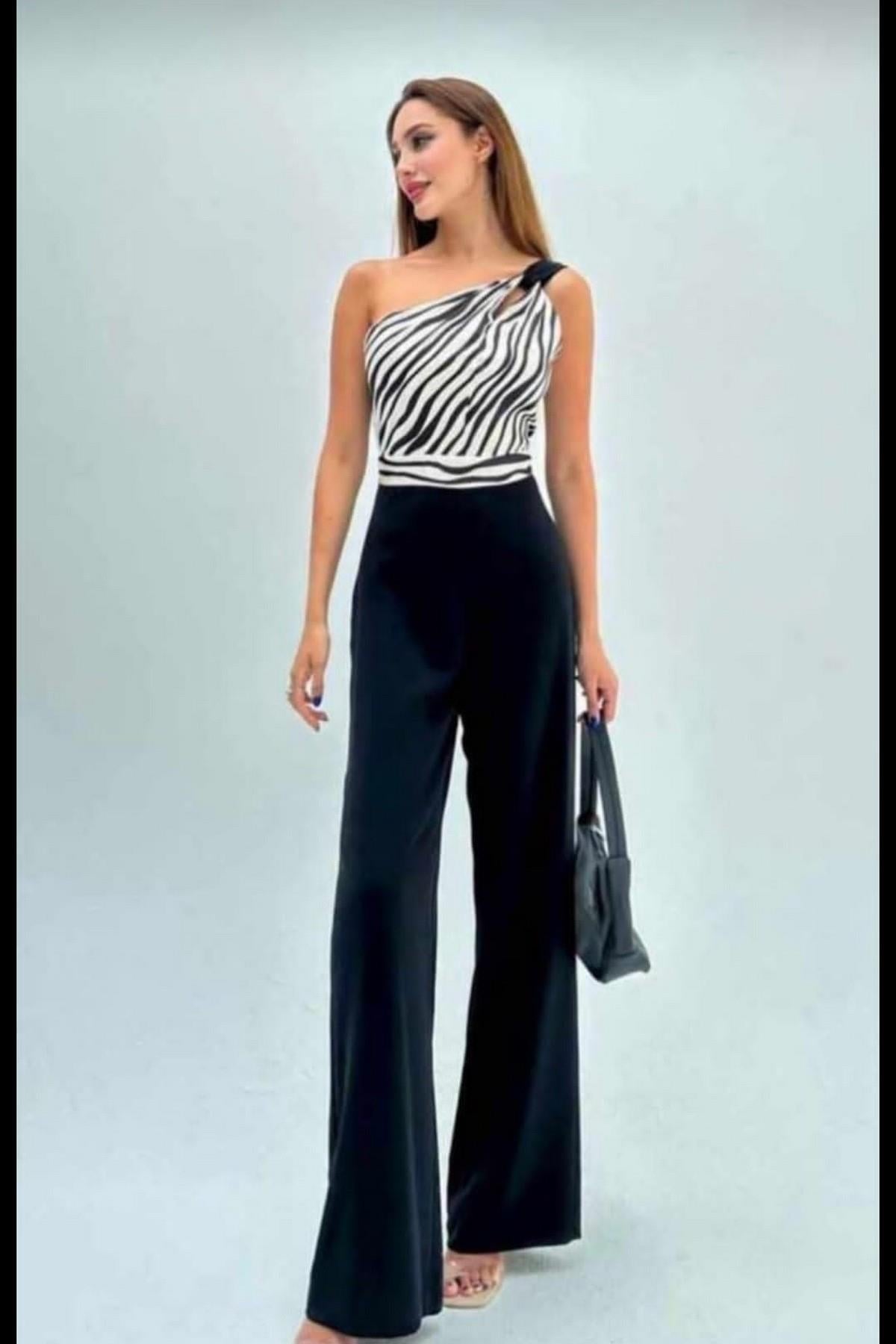 Zebra Tulum