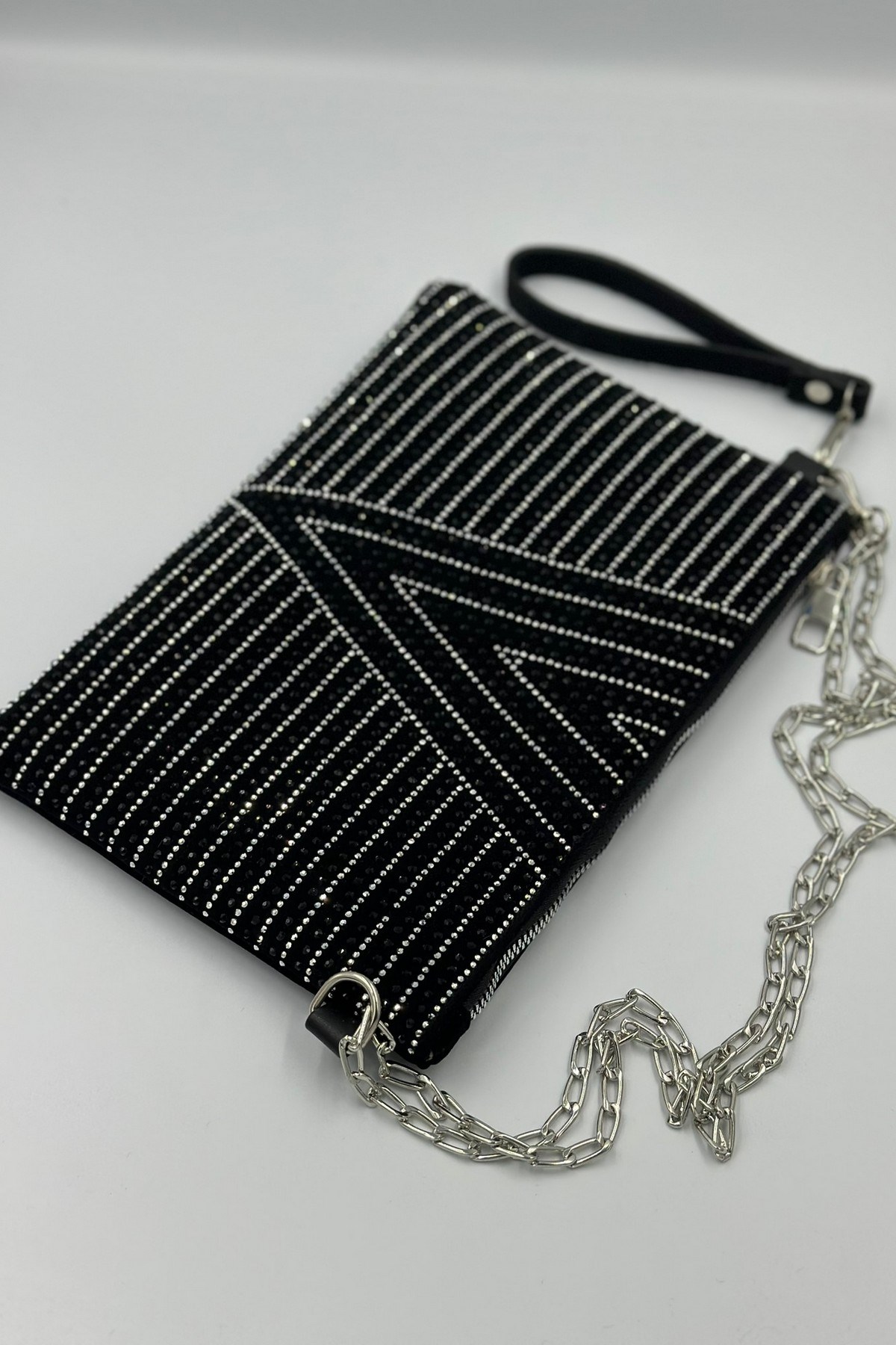 Taş İşlemeli Zincir Askılı Çanta 20*30 cm