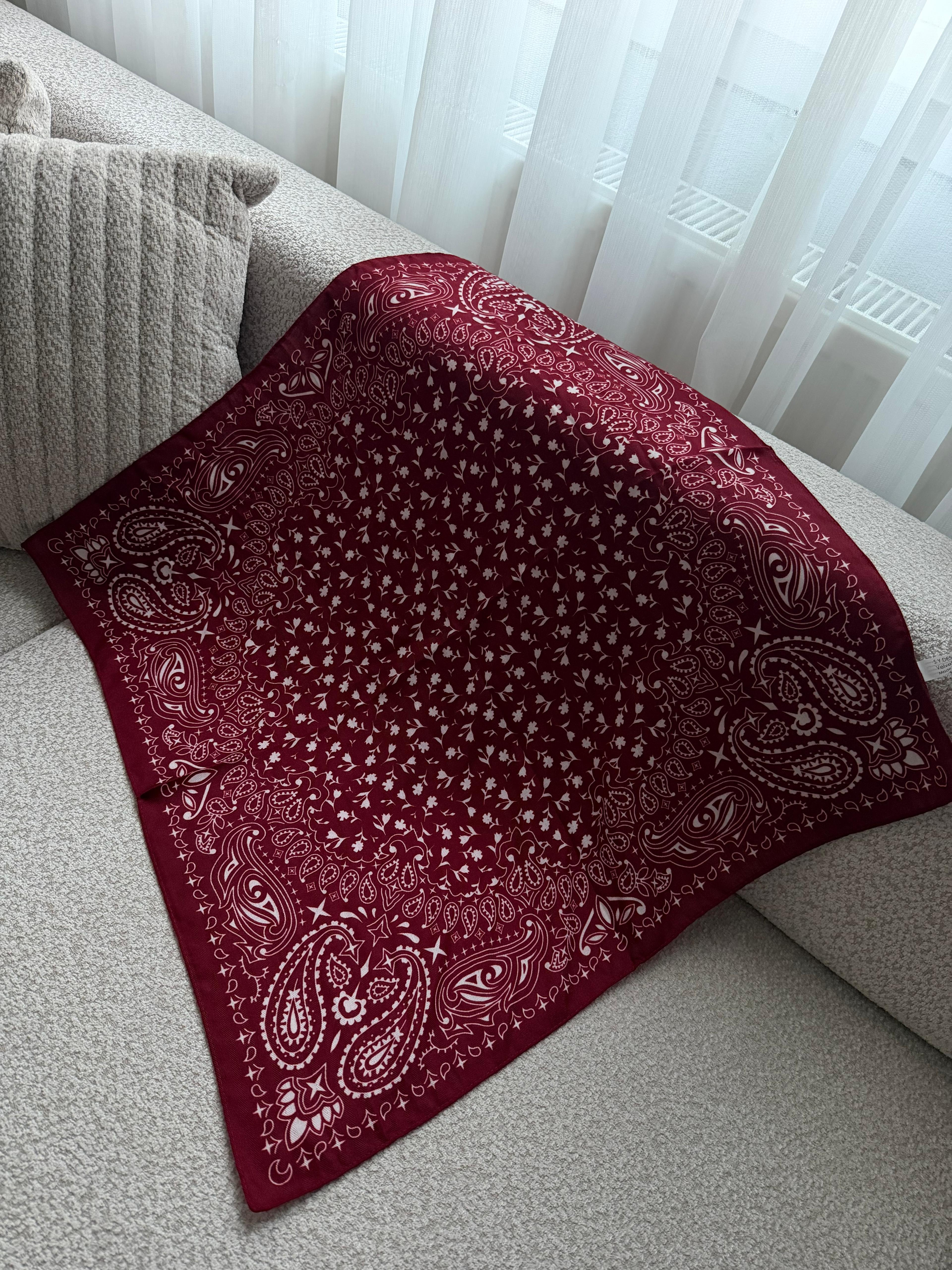 Koyu Kırmızı Etnik Desen Fular 70x70