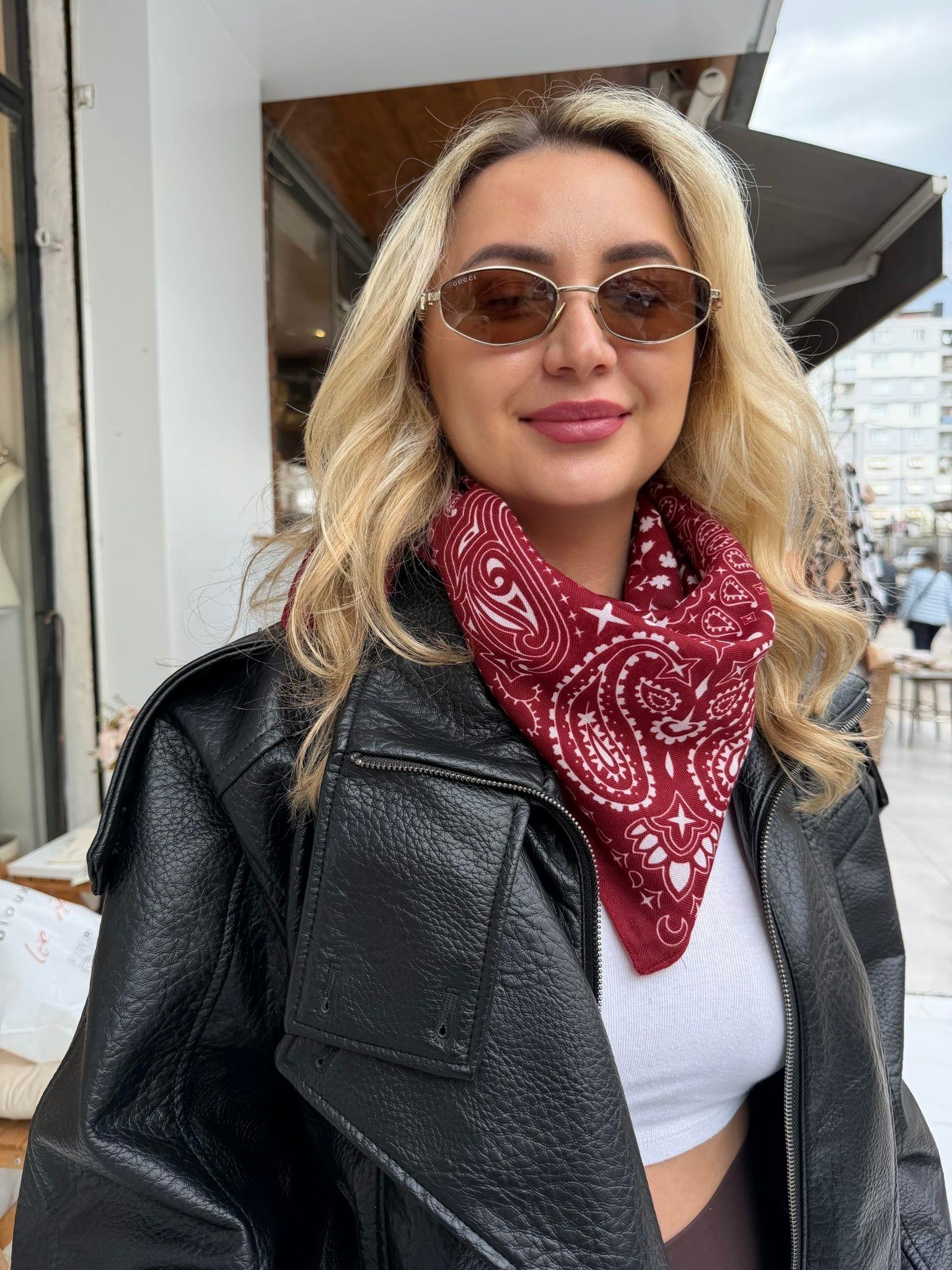 Koyu Kırmızı Etnik Desen Fular 70x70