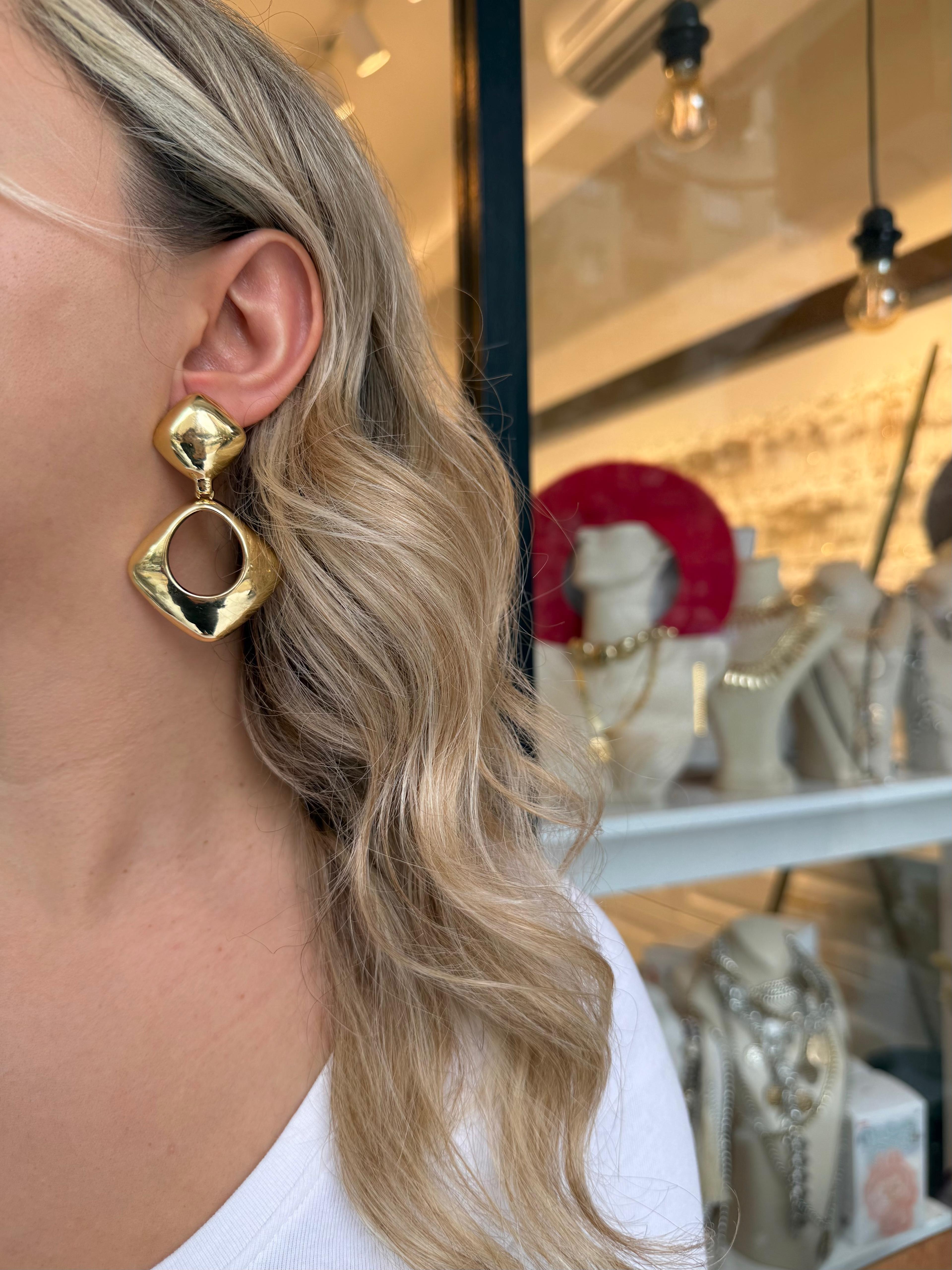 Marka Model Geometrik Şekil Gold Sallantılı Küpe