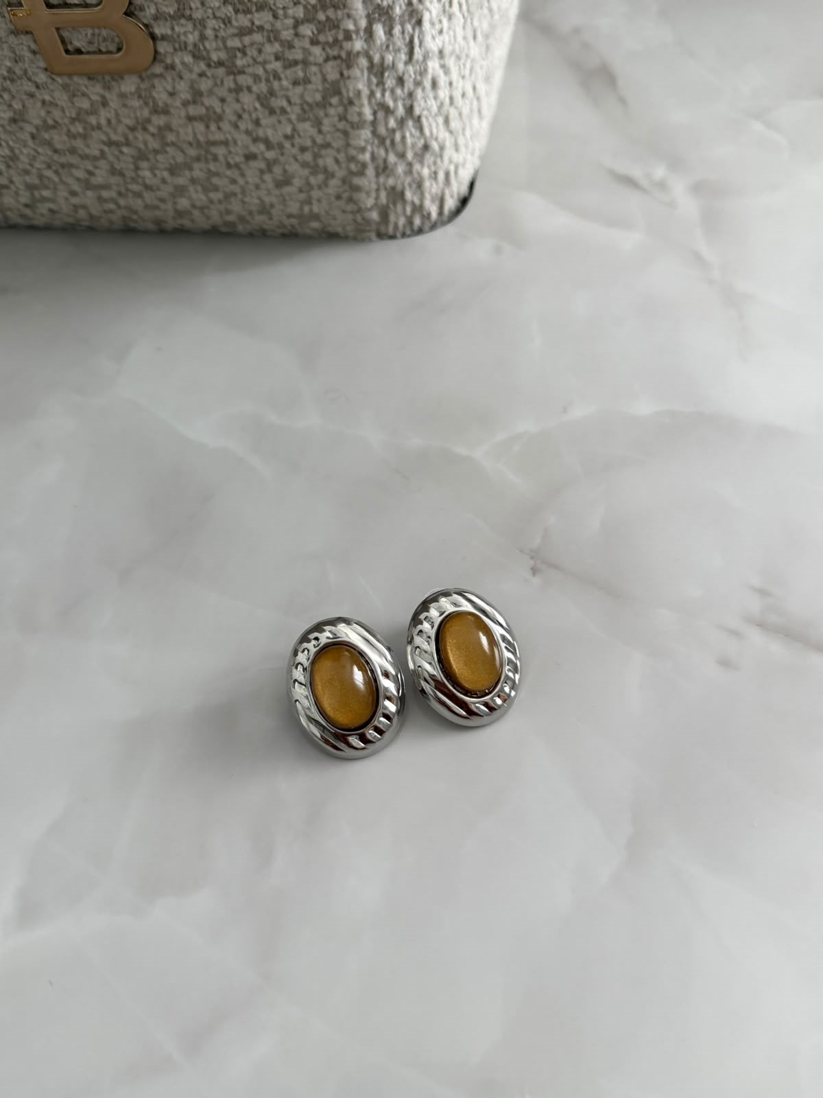 Marka Model Kahve Mineli Silver Kenarlı Küpe