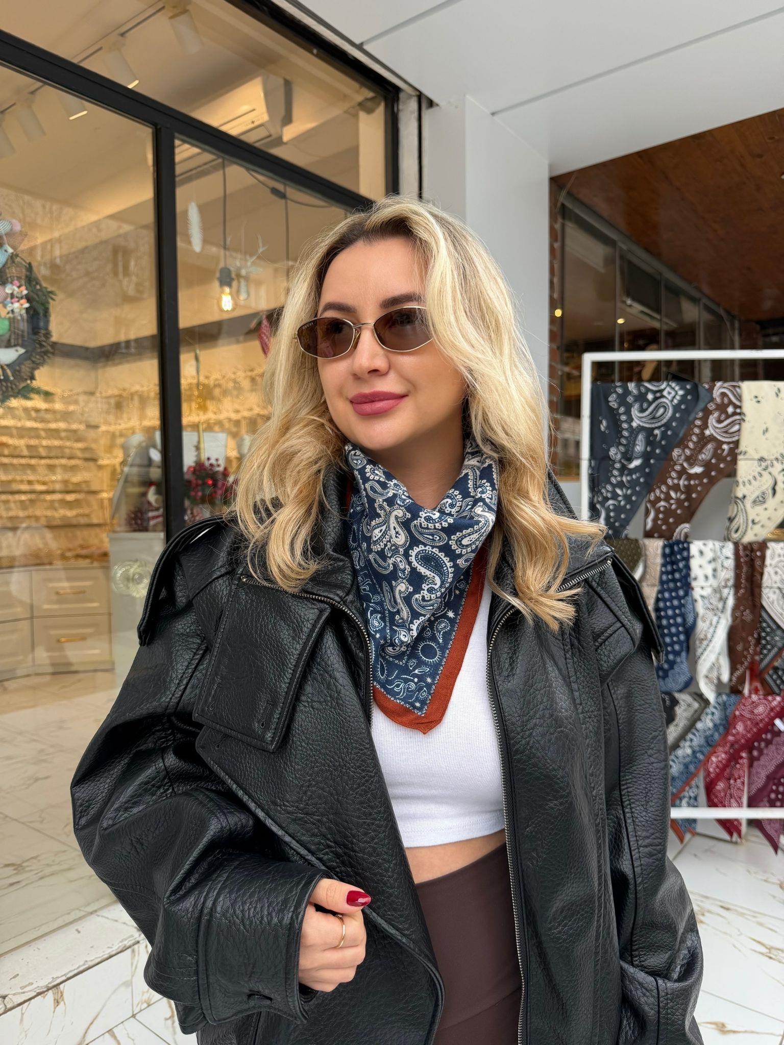 Mavi Renk Tarçın Çerçeve Etnik Desen Fular 70x70