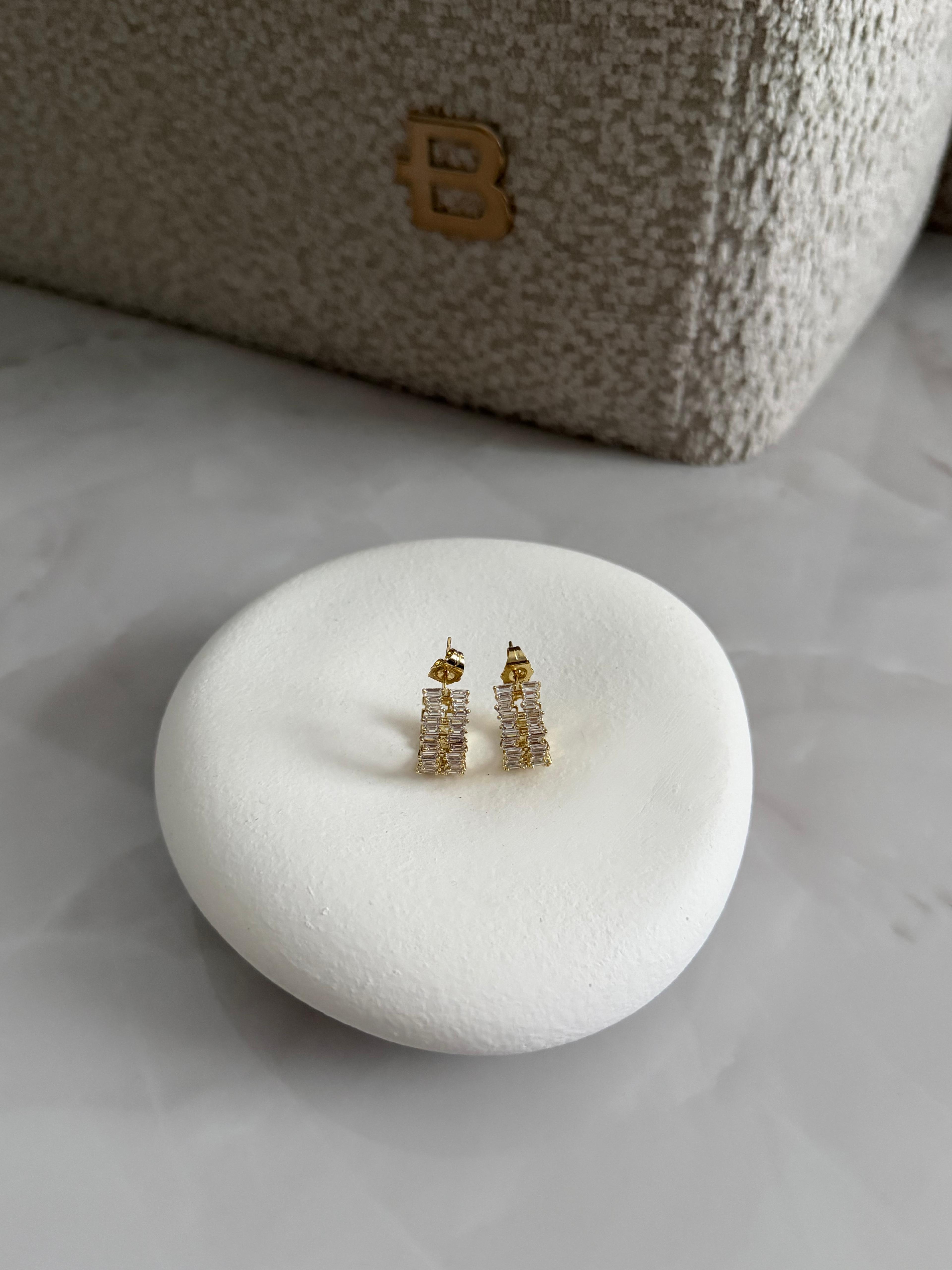 Öze Seri 14k Gold İki Şeritli Baget Taşlı Küpe